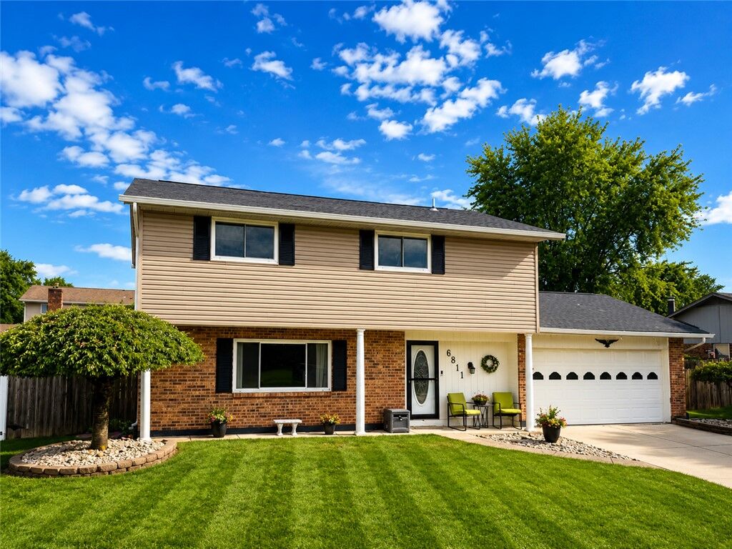 Property Photo: 6811 Locustview Drive OH 45424