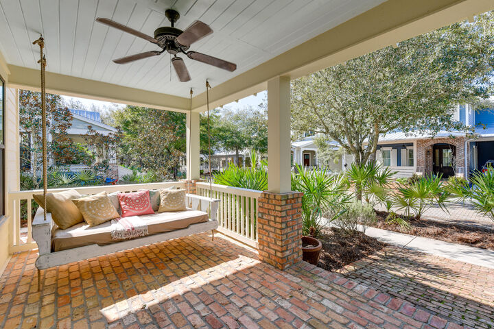 Property Photo:  170 W Okeechobee  FL 32459 
