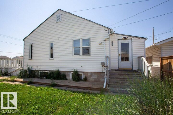 Property Photo: 7812 128 Avenue NW AB T5C 1T7