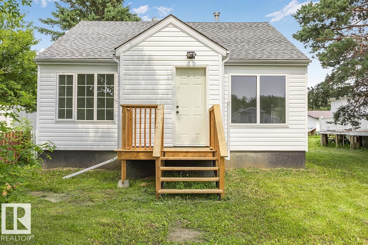 Property Photo: 4808 45 Avenue AB T0E 0T0