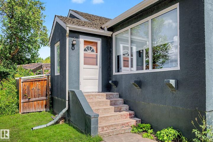 Property Photo:  5320 49 Avenue  AB T9A 0R3 