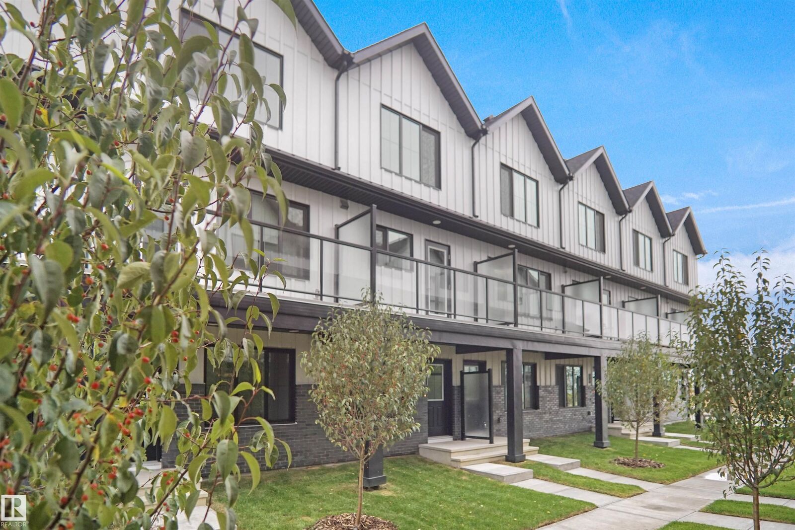 Property Photo: 29 Airport Road NW 5 AB T5G 3K8