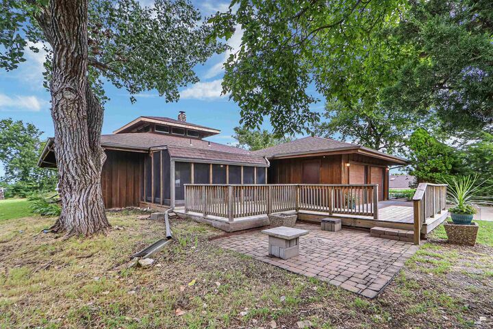 Property Photo: 2910 Lakewood Drive KS 66503