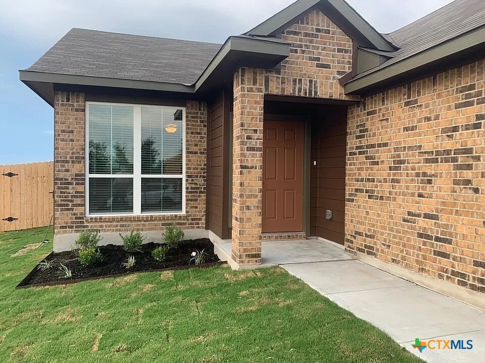 Property Photo: 3019 Dade Loop TX 76504
