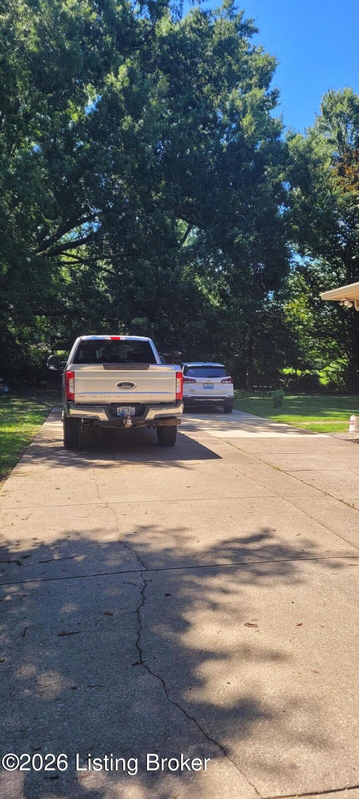 Property Photo:  1858 Lynn Lea Rd  KY 40216 