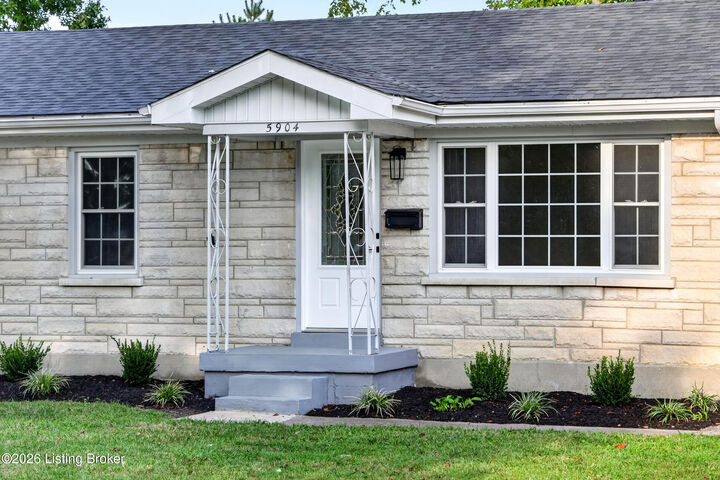 Property Photo: 5904 Hood Rd KY 40213