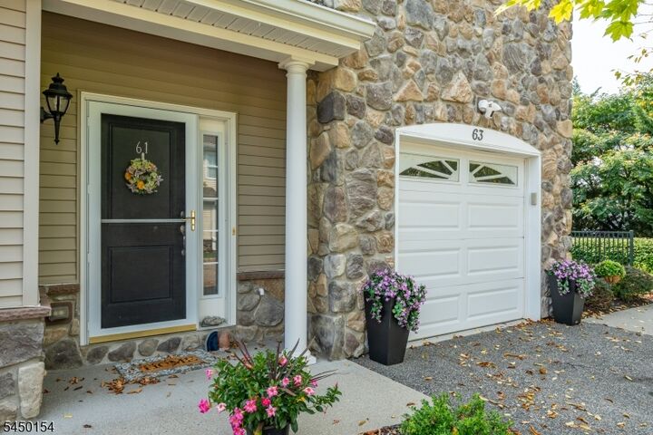 Property Photo:  63 Red Oak Ct  NJ 07420 