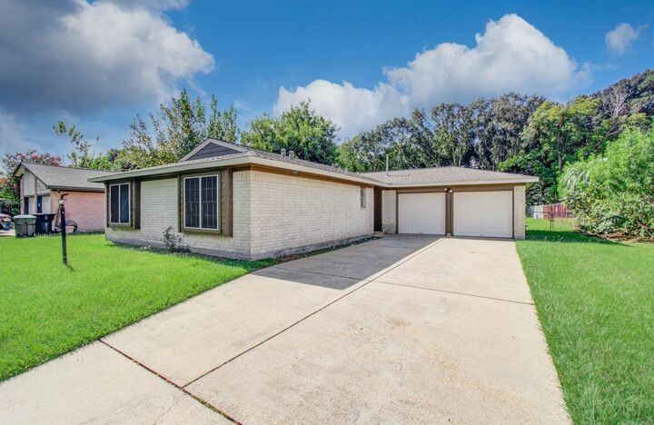 Property Photo: 947 W Bertrand Street TX 77088