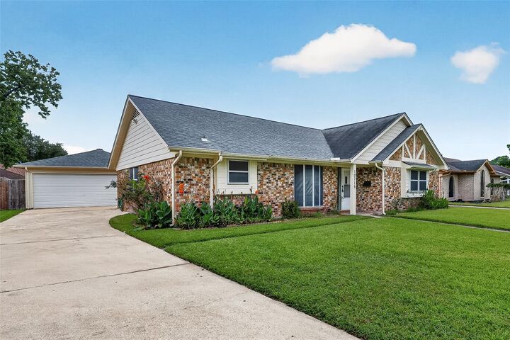 Property Photo: 10715 Sagewind Drive TX 77089