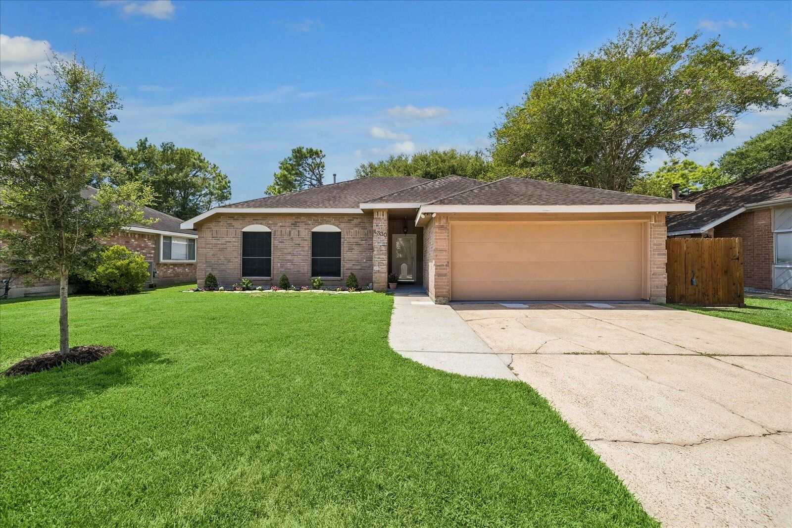 Property Photo:  4330 Glen Avon Drive  TX 77505 