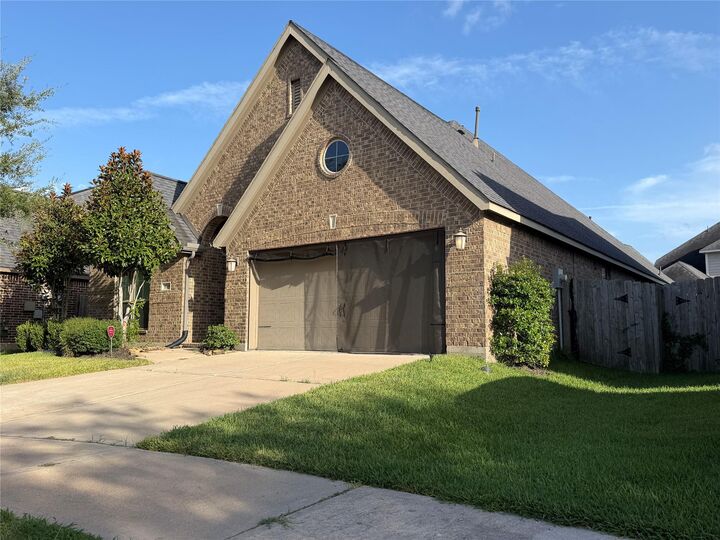 Property Photo: 3319 Sky Run Court TX 77459