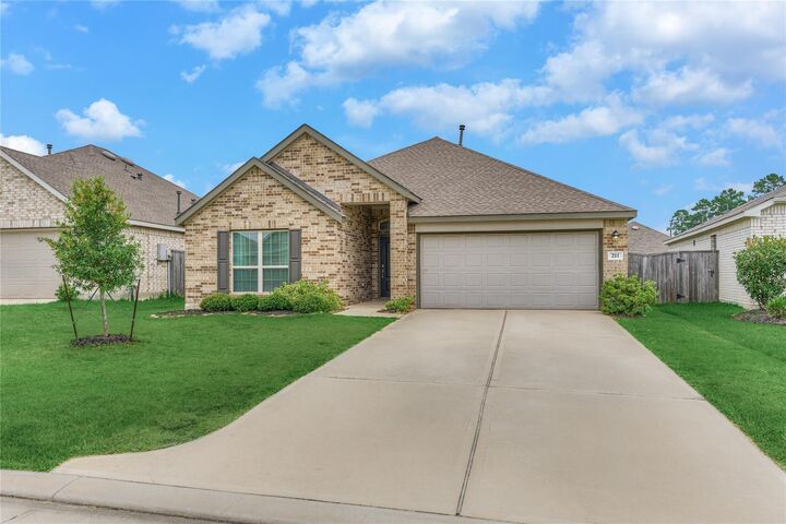 Property Photo:  211 Garnett Street  TX 77354 