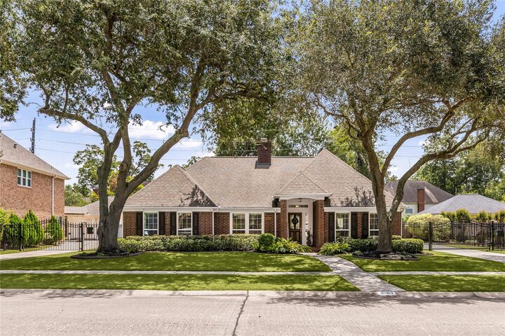 Property Photo:  4503 Heatherwilde Street  TX 77479 