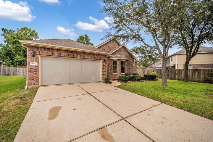 Property Photo:  20743 Oakhurst Creek Drive  TX 77365 