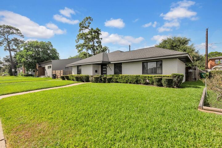 Property Photo: 3327 Wentworth Street TX 77004