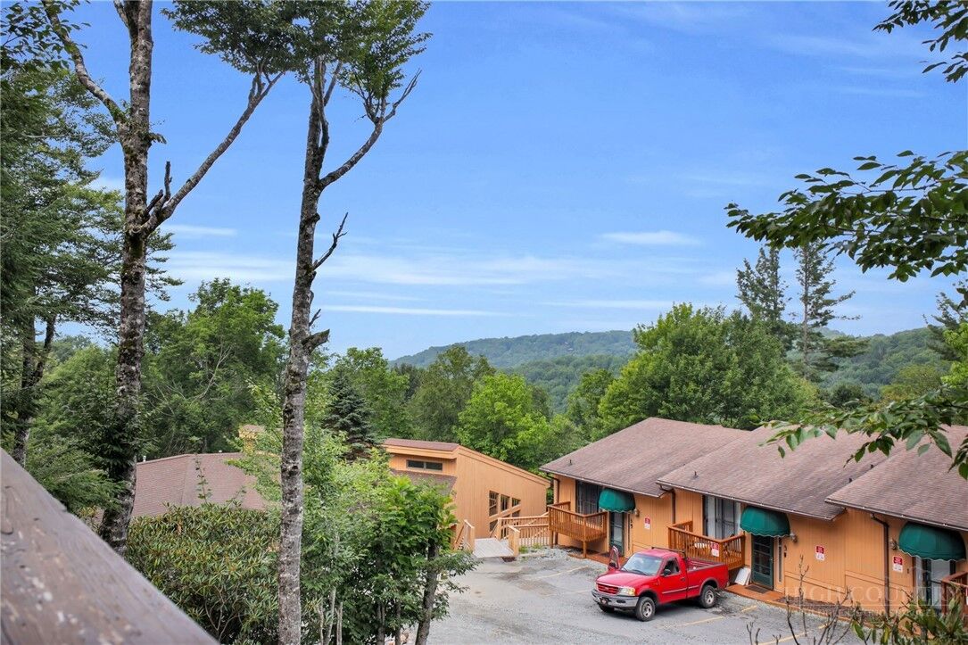 Property Photo:  119 Beechwood Lane  NC 28604 