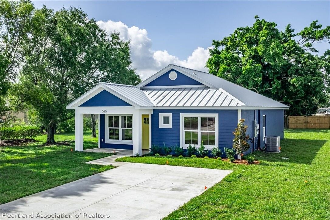Property Photo:  360 E Hibiscus Street  FL 33852 