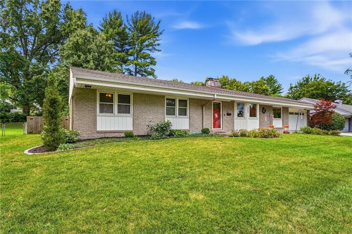 Property Photo: 605 W 96th Street MO 64114
