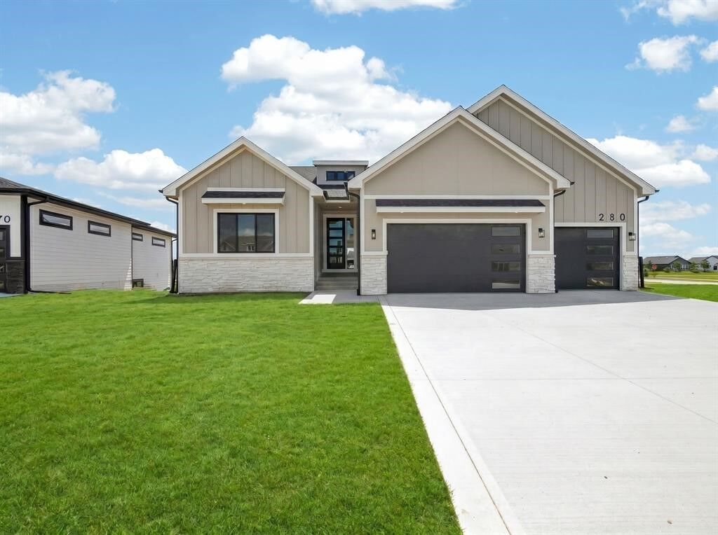 Property Photo: 280 NW Copperleaf Court IA 50263