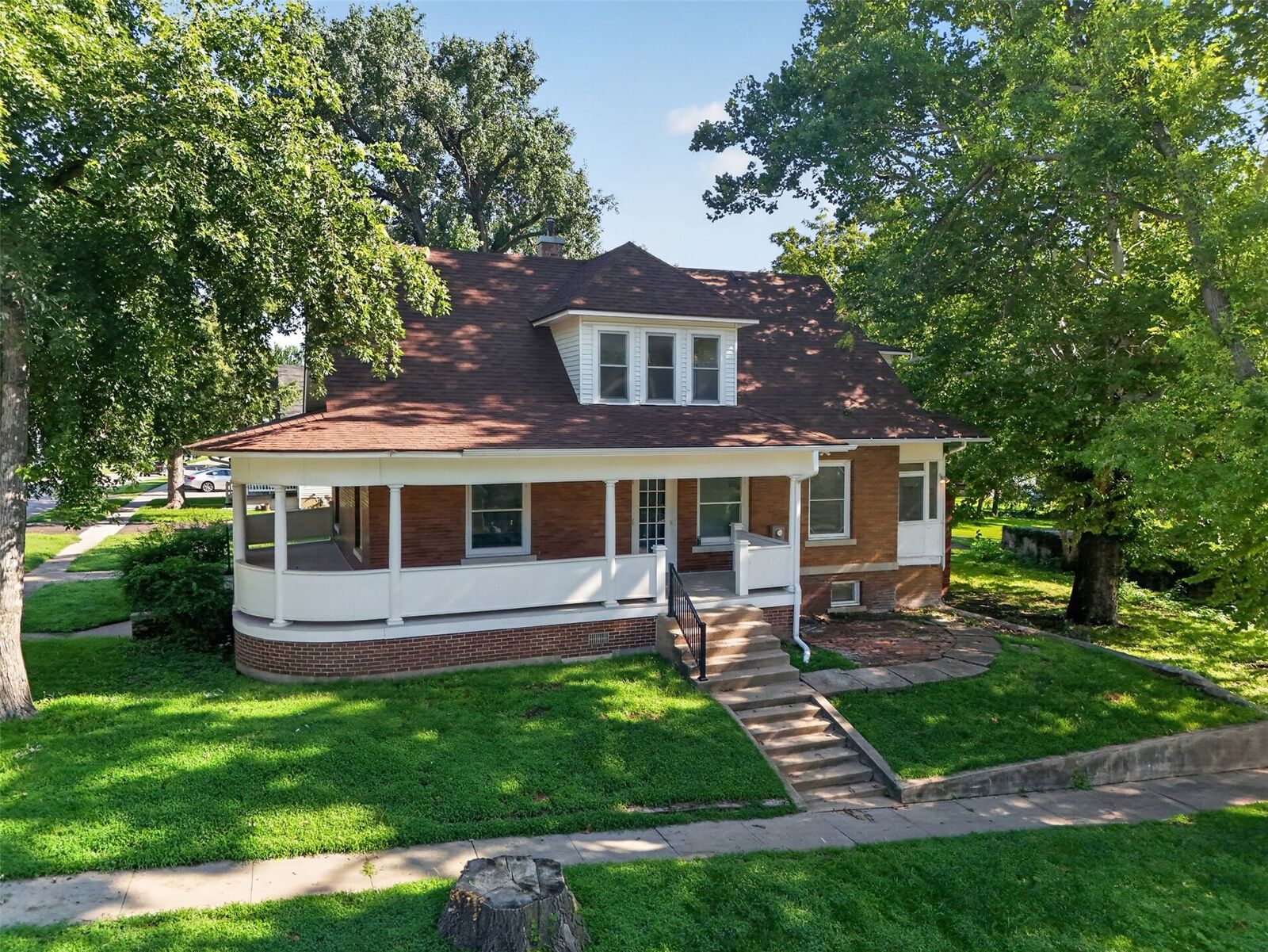 Property Photo:  305 N 1st Street  IA 50047 