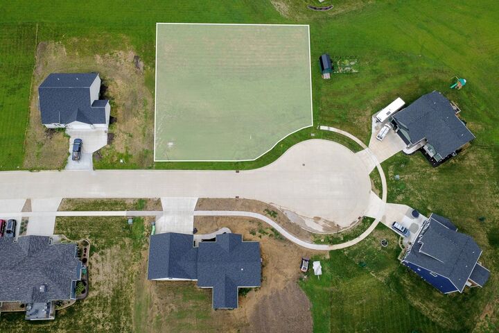 Property Photo:  1912 Greenbelt Drive  IA 52577 