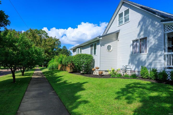 Property Photo: 300 E New Street IN 47918