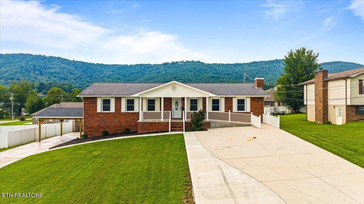 Property Photo: 334 Indian Mound Circle TN 37757