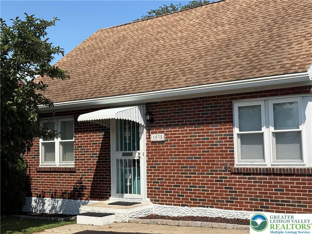 Property Photo: 1035 S Jefferson Street PA 18103