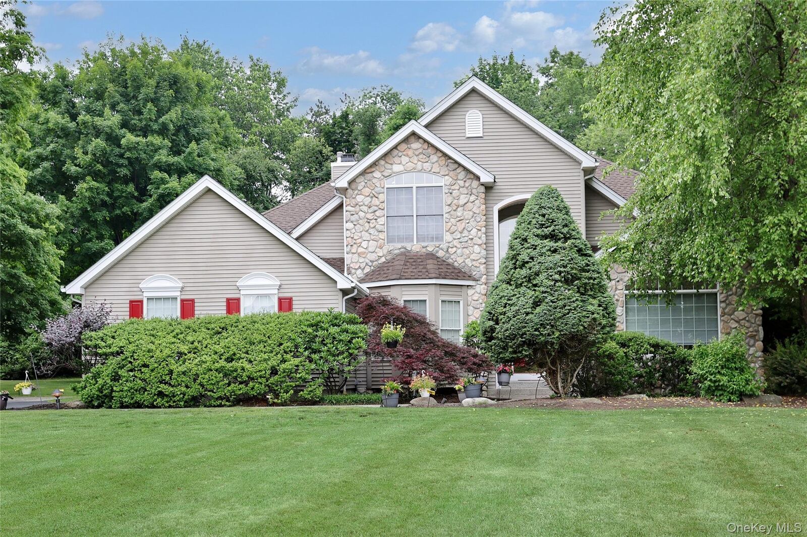 Property Photo: 7 Birdie Drive NY 10901