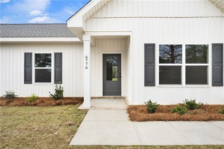 Property Photo: 6776 Barneswood Court AL 36582