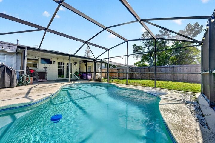 Property Photo:  880 Seminole Avenue  FL 32750 
