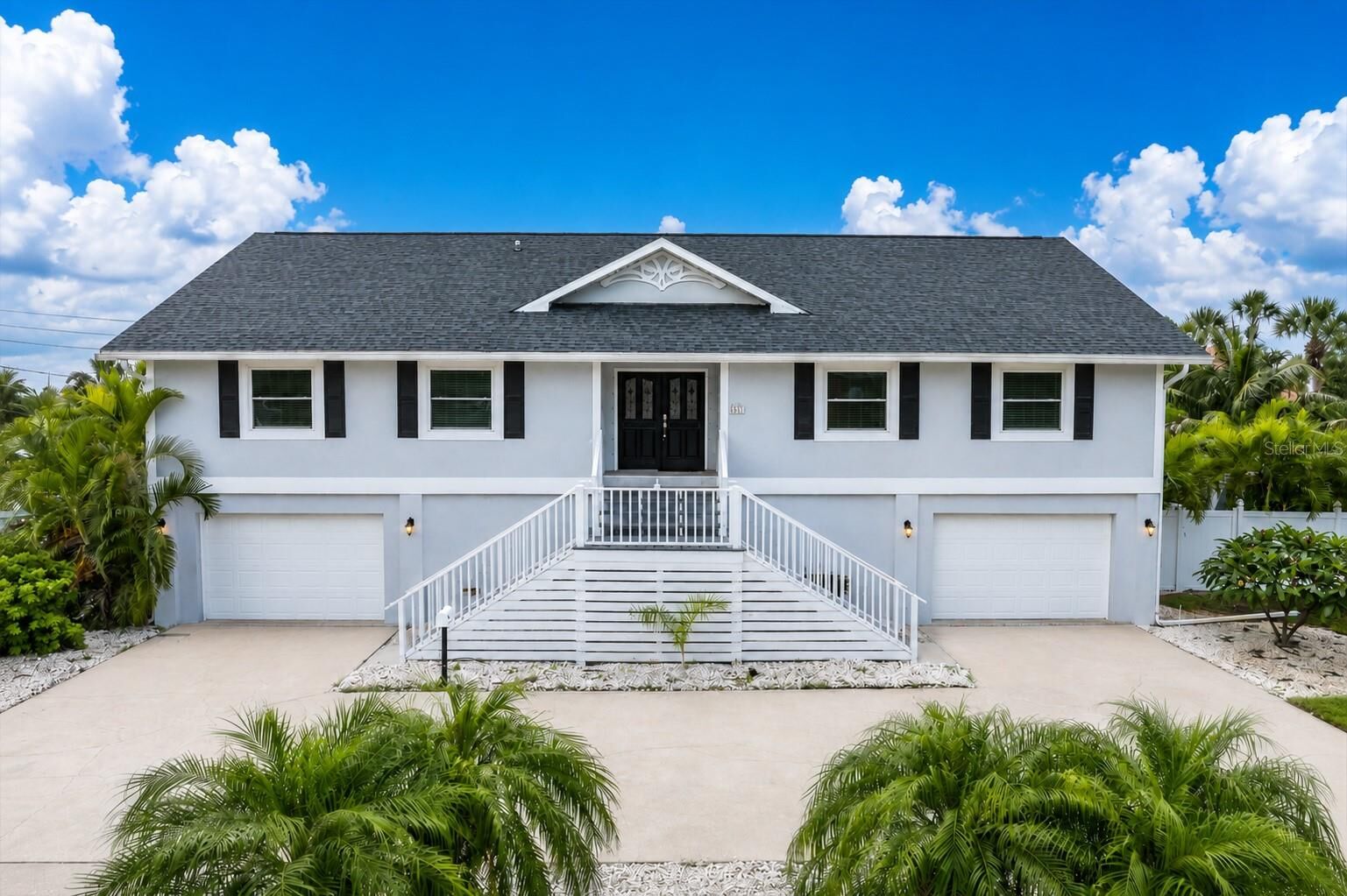 Property Photo: 6501 Mockingbird Way S FL 33707