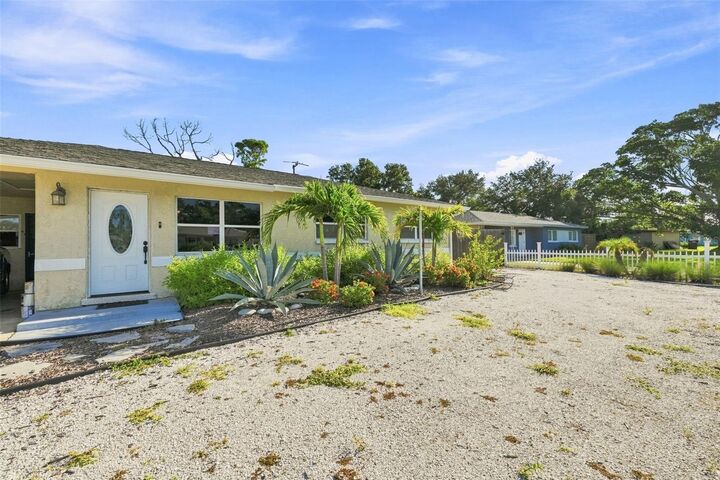 Property Photo:  2304 Stanford Avenue  FL 34207 