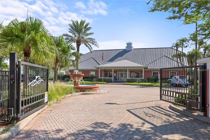 Property Photo: 118 Pompano Drive SE B FL 33705