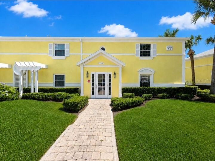 Property Photo:  118 Pompano Drive SE B  FL 33705 
