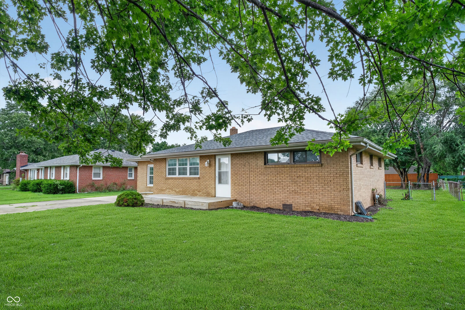 Property Photo:  726 E School Street  IN 46012 