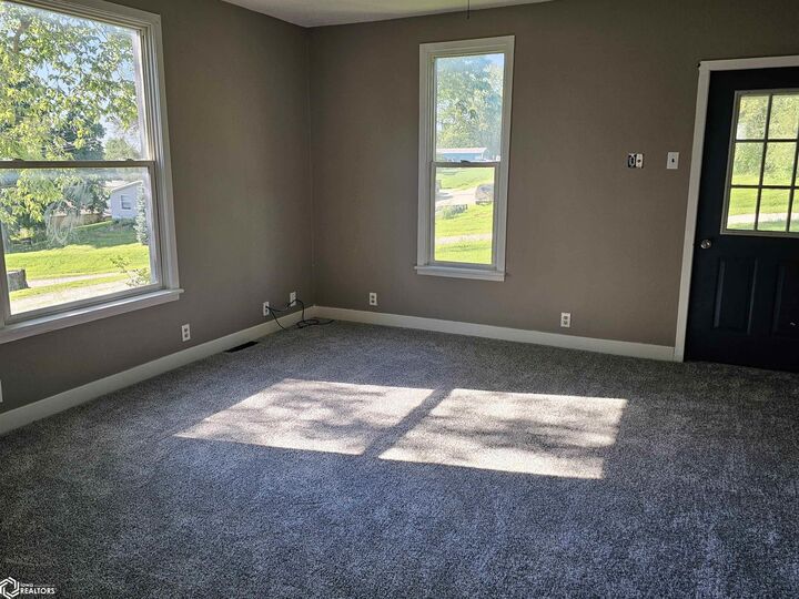 Property Photo:  211 2nd Street  IA 50242 