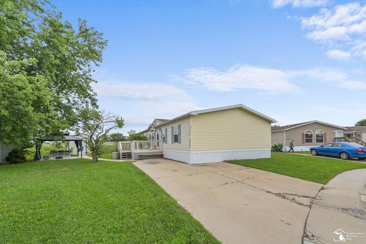 Property Photo: 584 Pine Tree Court MI 48162