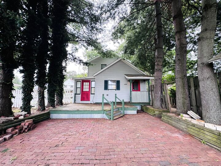 Property Photo:  37 N Lincoln Avenue  MI 49120-1501 