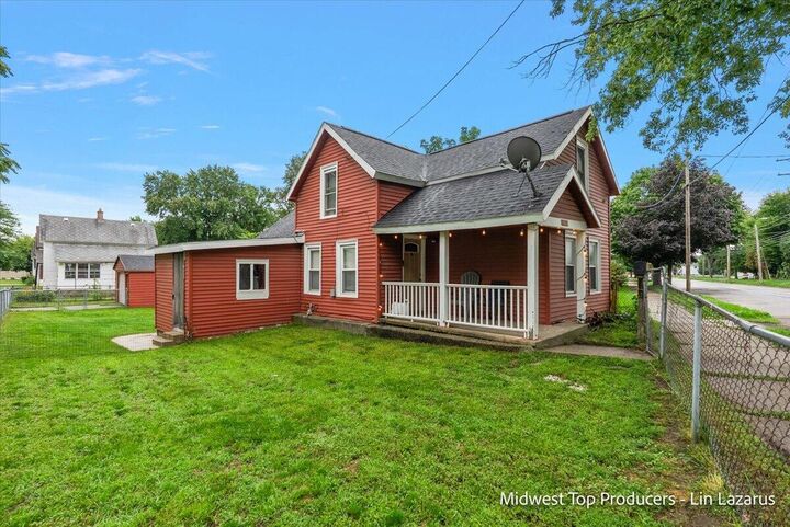 Property Photo:  1024 Butterworth Street  MI 49504-6165 