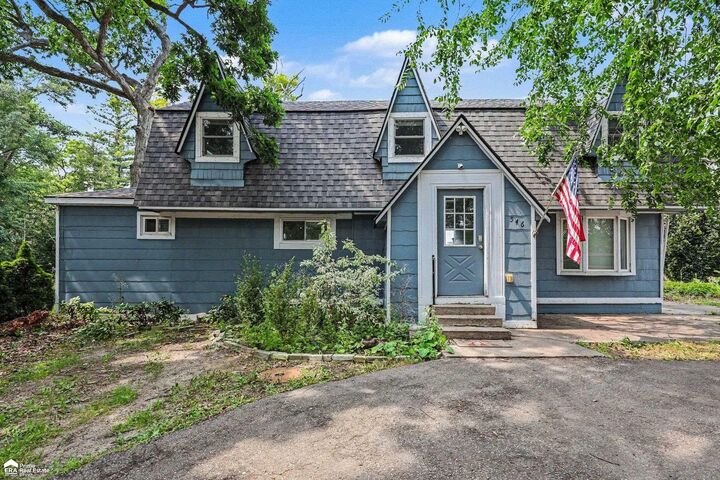 Property Photo:  546 Bellevue Avenue  MI 48362-2712 