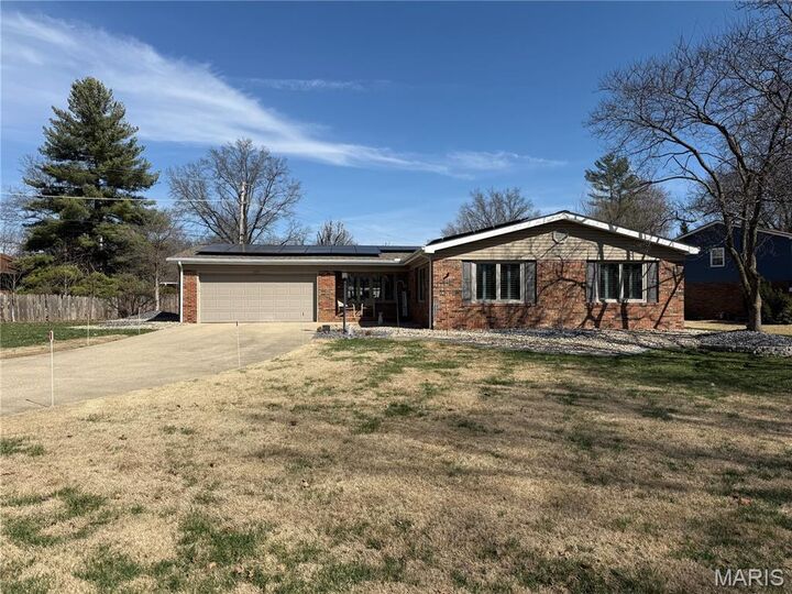 Property Photo:  2304 Fontaine Drive  IL 62002 