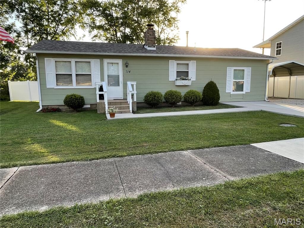 Property Photo: 714 S Bond Street MO 65453