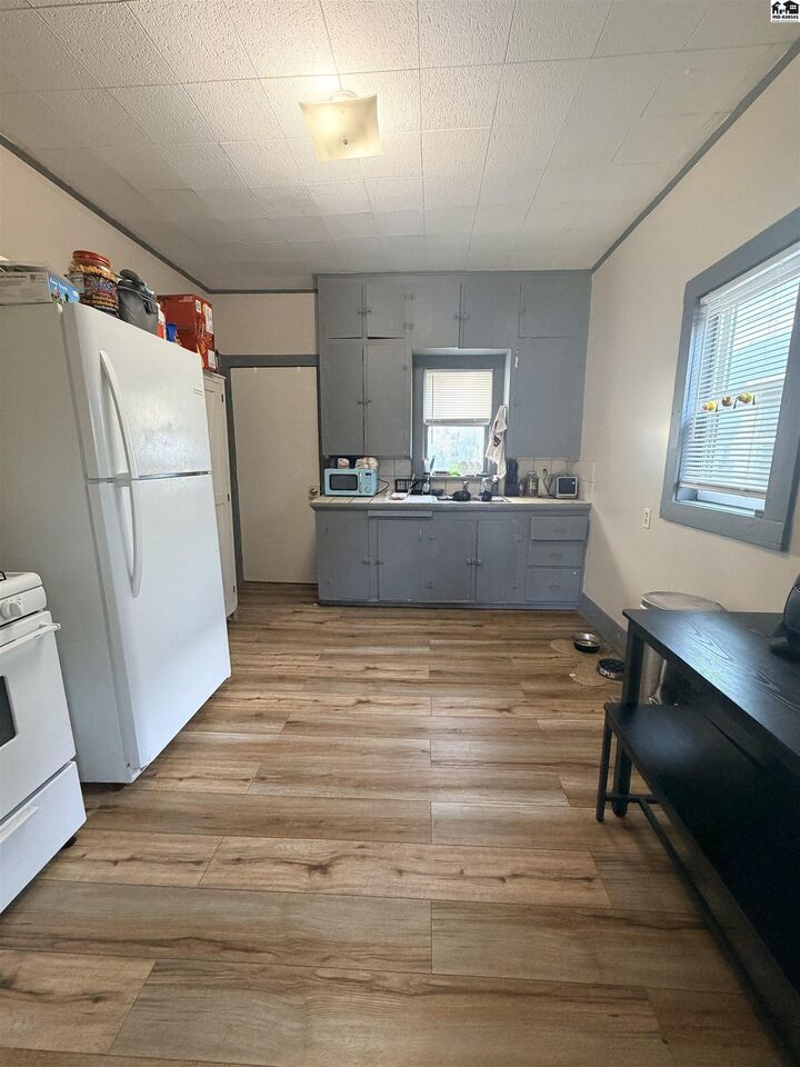 Property Photo: 510 E 2nd Ave KS 67501