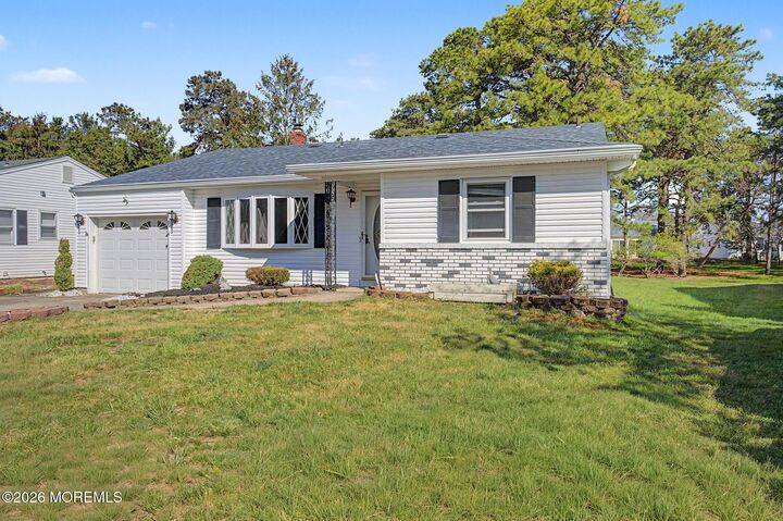 Property Photo:  3 Whitaker Drive  NJ 08757 