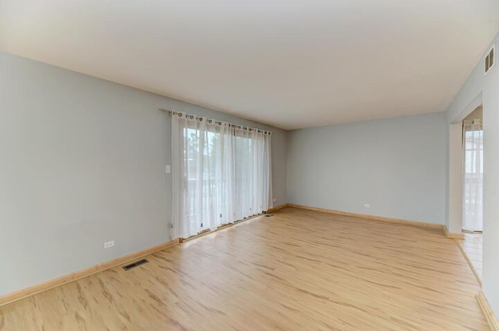 Property Photo:  226 Manor Drive 1  IL 60451 