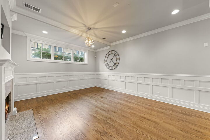 Property Photo: 3763 N Wilton Avenue Gs IL 60613