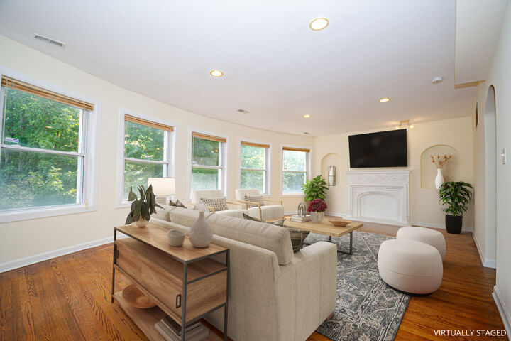 Property Photo:  7554 N Claremont Avenue 2  IL 60645 