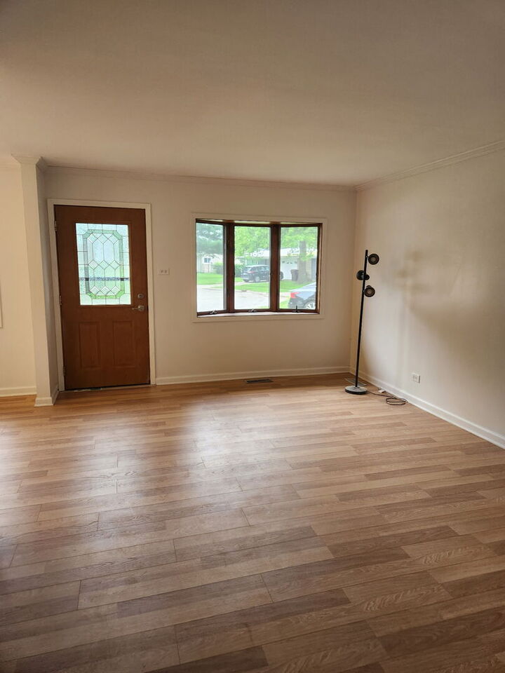 Property Photo:  8 Wayne Court  IL 60466 