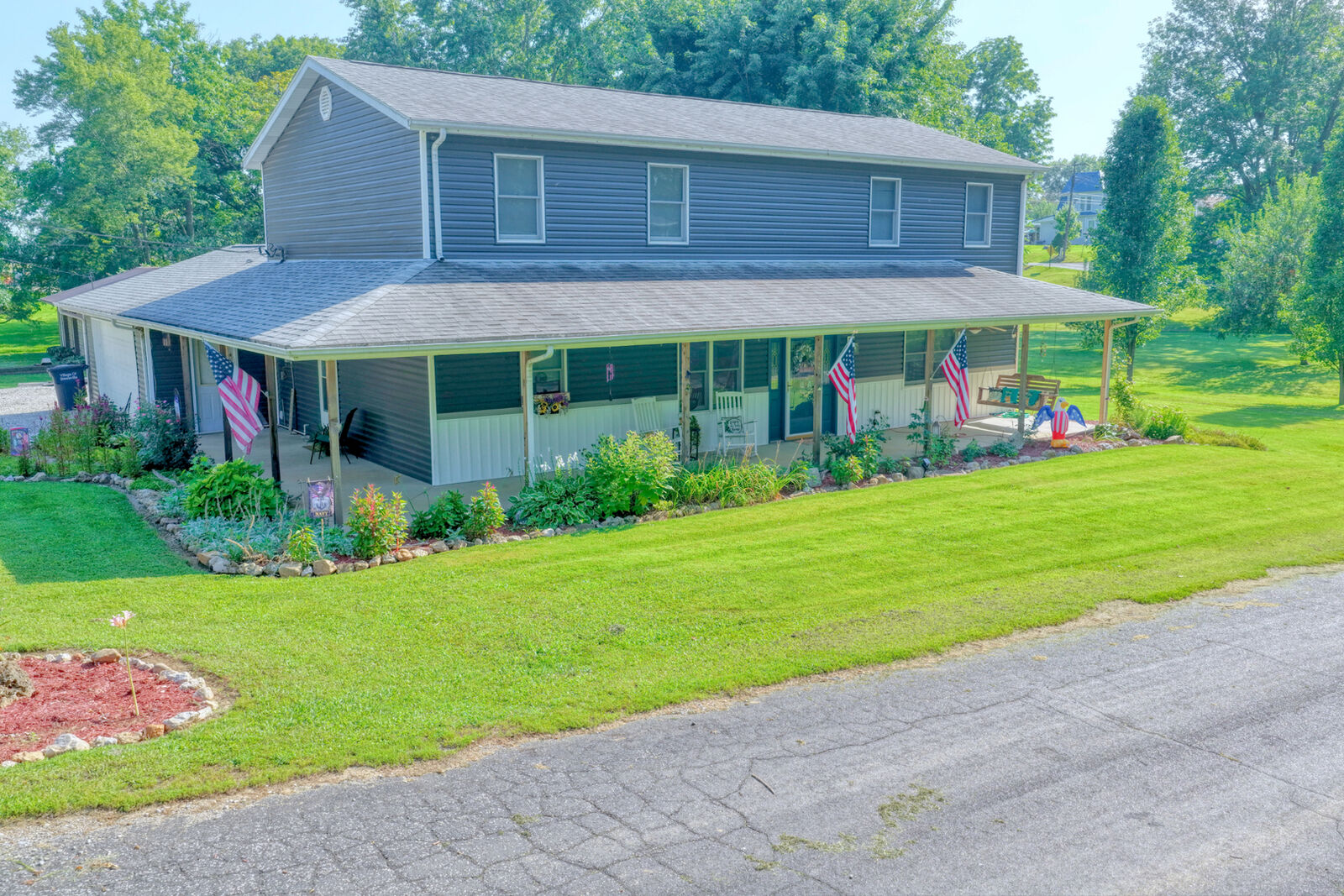 Property Photo:  708 E Walnut Street  IL 62288 